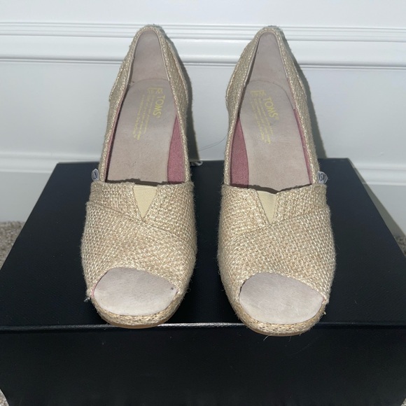 Toms Shoe Wedge open toe Like New!! - Picture 4 of 4